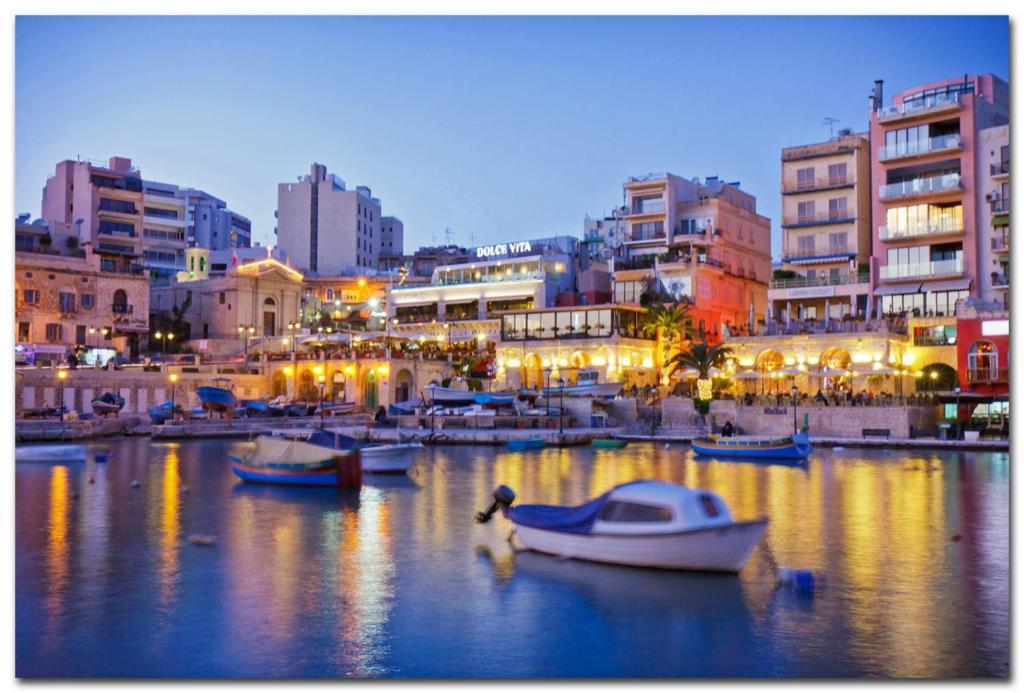 Deluxe Apartment With Valletta And Harbour Views Sliema Exteriör bild