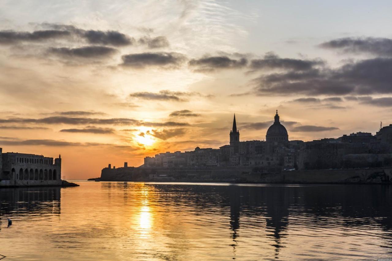 Deluxe Apartment With Valletta And Harbour Views Sliema Exteriör bild