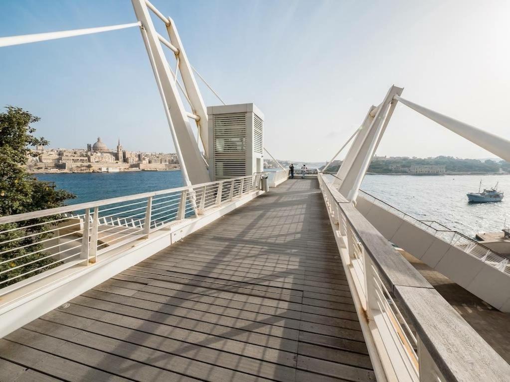 Deluxe Apartment With Valletta And Harbour Views Sliema Exteriör bild