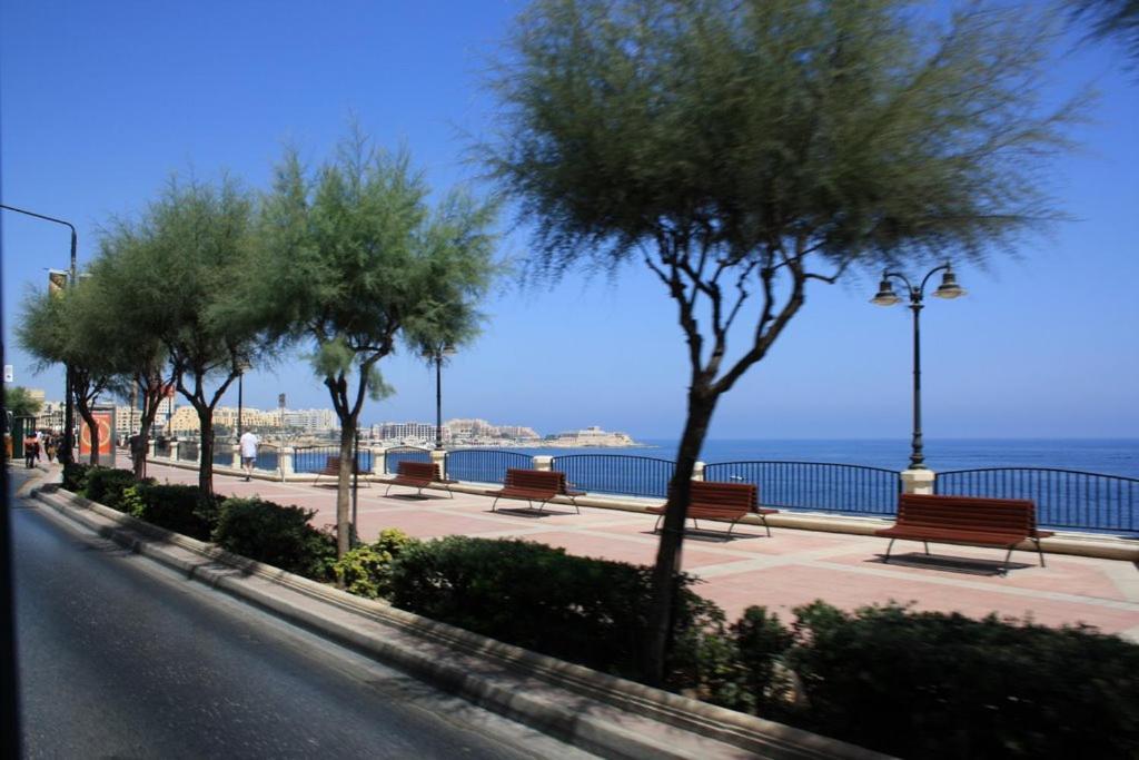 Deluxe Apartment With Valletta And Harbour Views Sliema Exteriör bild