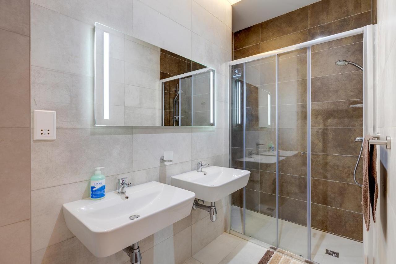 Deluxe Apartment With Valletta And Harbour Views Sliema Exteriör bild